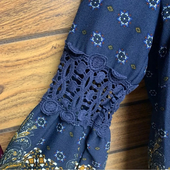 Charlotte Russe blue top size small bell sleeves crochet shouldera/arms - Picture 3 of 9